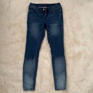 Size 2 Jennifer Lopez Skinny jeans. In great condition, very comfortable